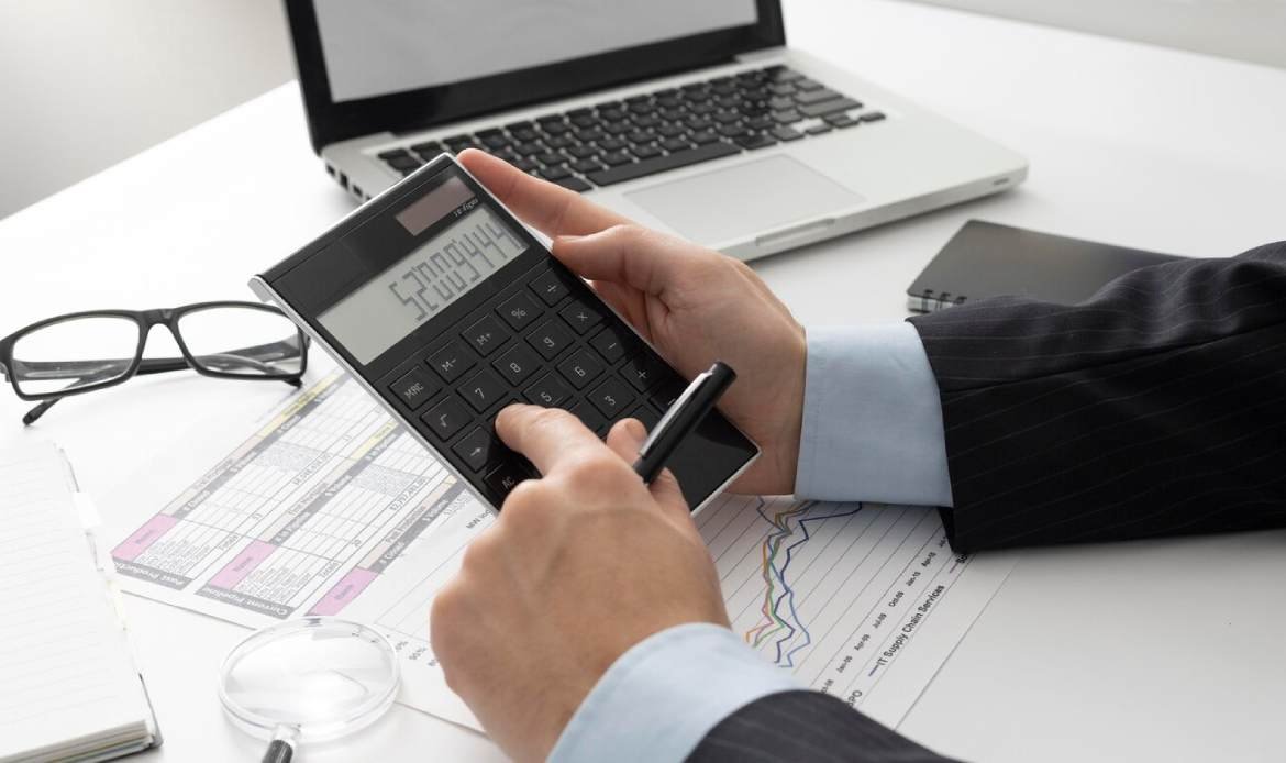 Benefits of Using Tax Services in the UAE:​